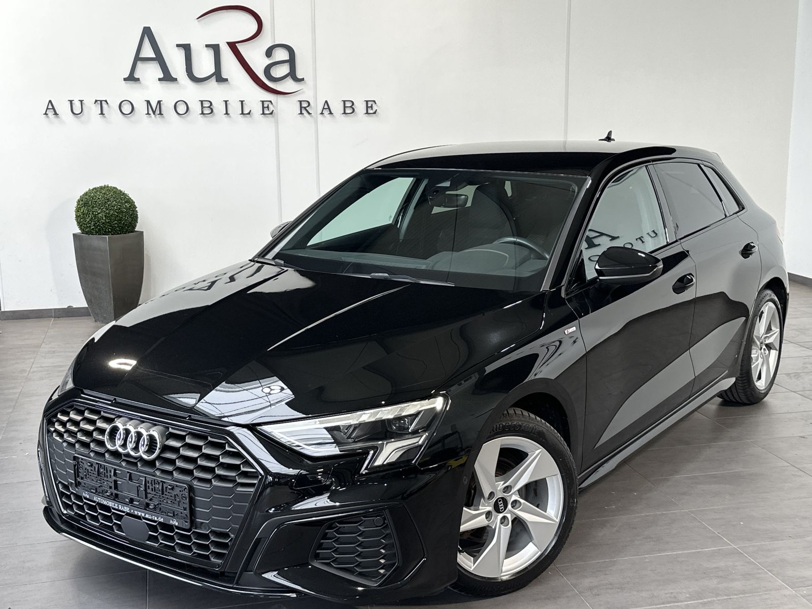 Fahrzeugabbildung Audi A3 SpB 35 TFSI S-Line Black NAV+LED+VCOCKPIT+SHZ