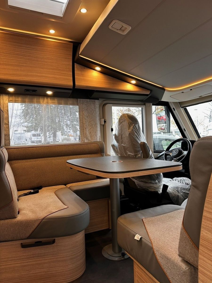 Fahrzeugabbildung Malibu I 450 RB LE comfort Mercedes Markise TV LED