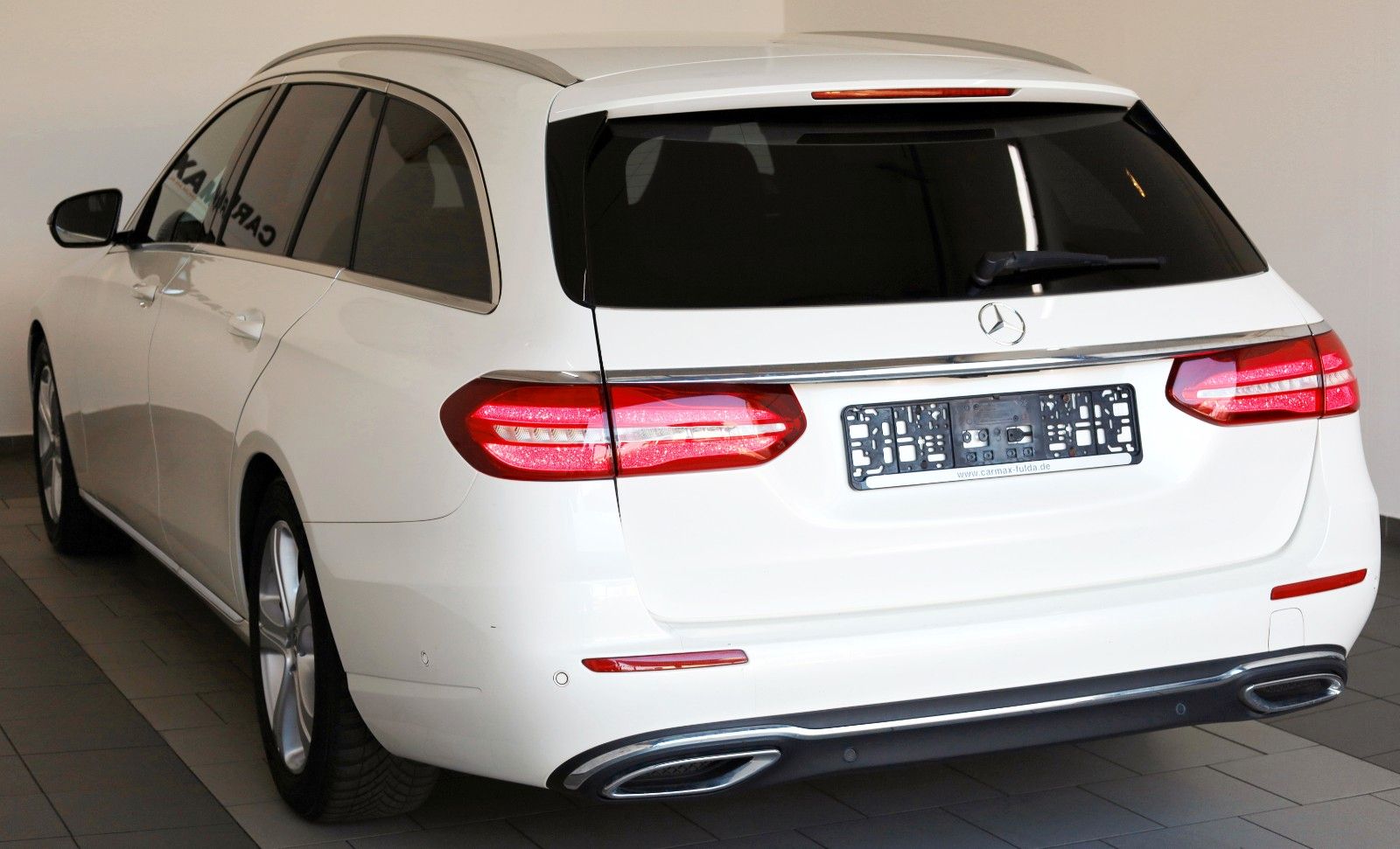 Fahrzeugabbildung Mercedes-Benz E 220d T T.Leder,Navi,LED,SD,Kamera,SH,PDC,SR+WR