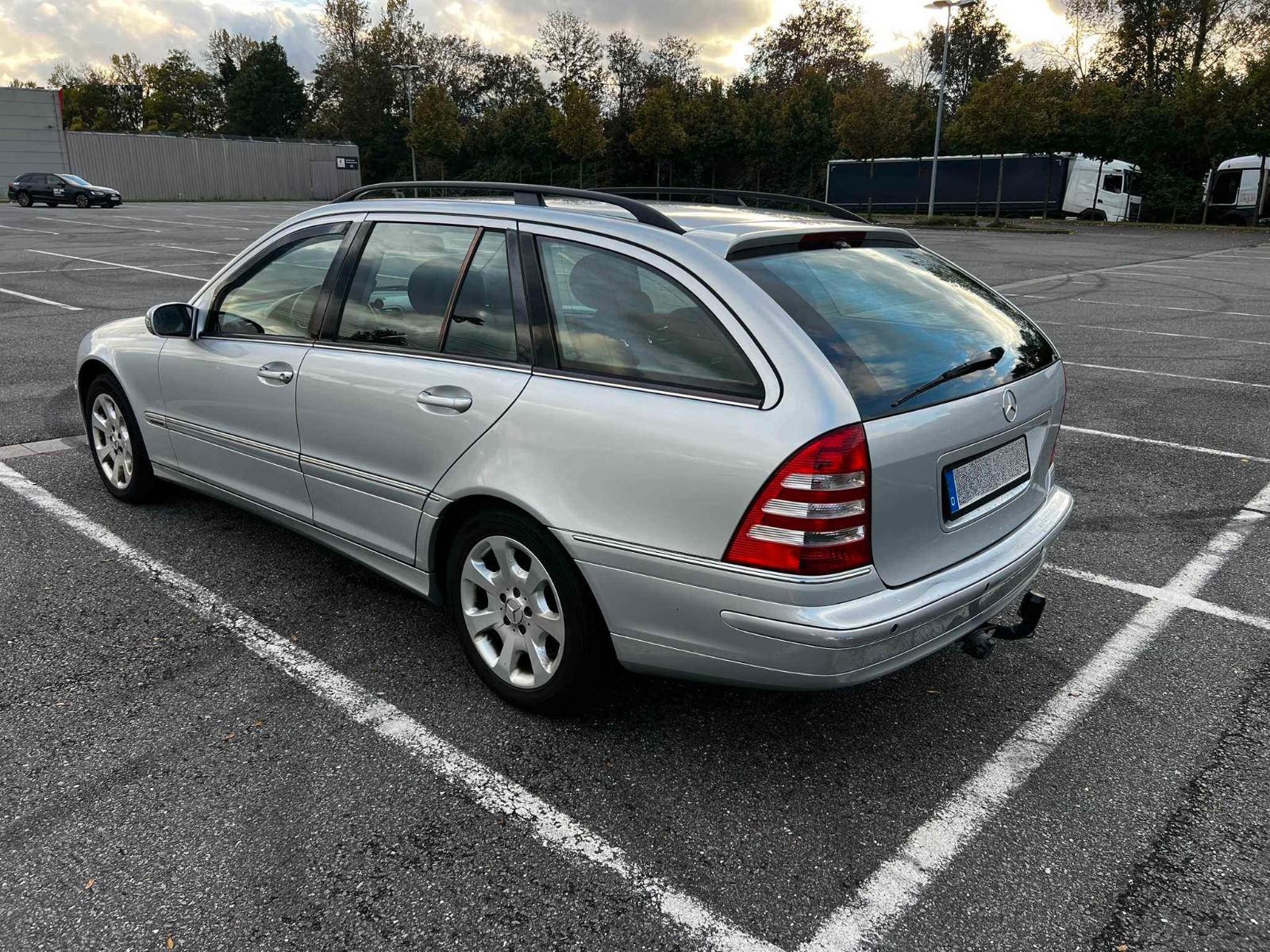 Mercedes-Benz C220 2005 — двигун 2.148 cm³, 150 HP (110kW)