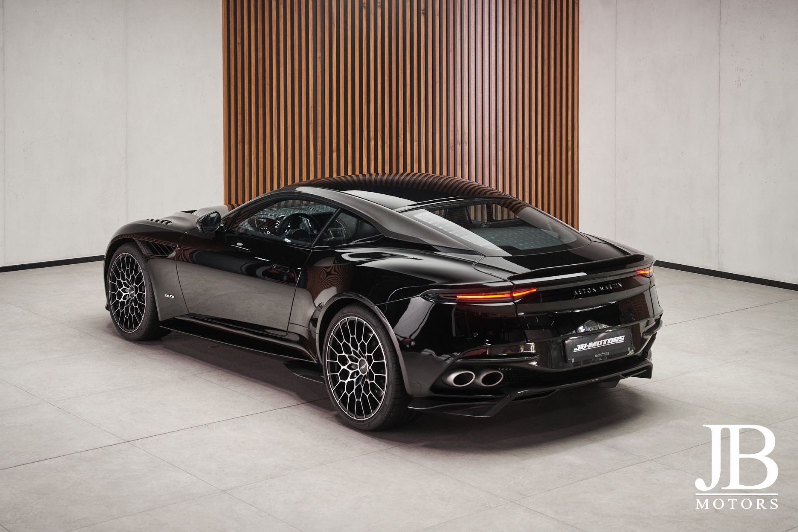 Fahrzeugabbildung Aston Martin DBS V12 770 Ultimate Carbon Performance Seats