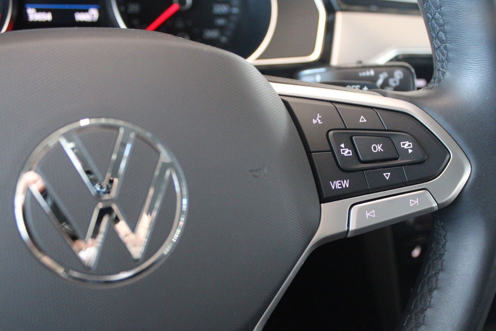 Fahrzeugabbildung Volkswagen Passat 2.0 TDI DSG Elegance LED CAM ACC NAVI uvm