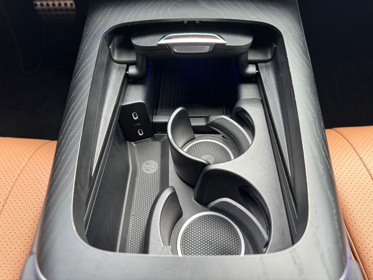 Fahrzeugabbildung Mercedes-Benz E 220d T AMG+Hyperscreen+Leder+AHK+DistrPro+STH