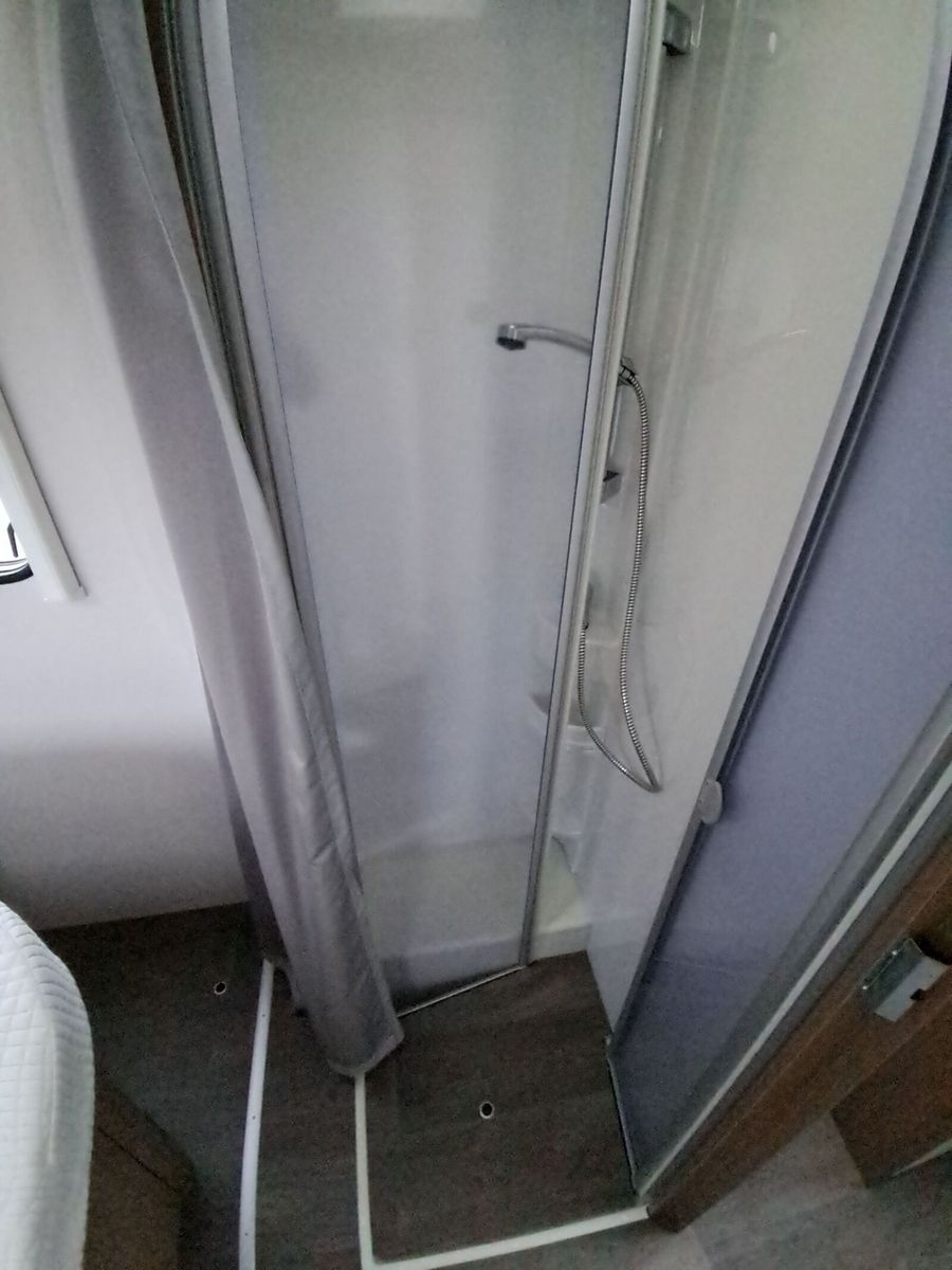 Fahrzeugabbildung Carado T 449 Markise,Sat,Fahrradträger, Radio, RFK