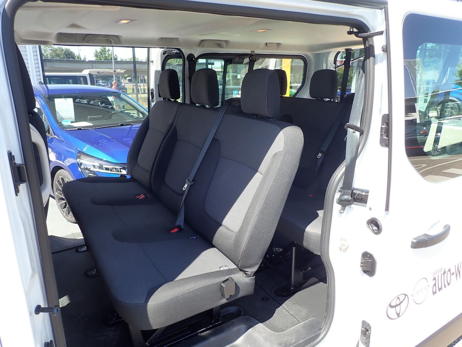 Fahrzeugabbildung Renault Trafic Pkw Grand Authentic Blue dCi 110 MY25