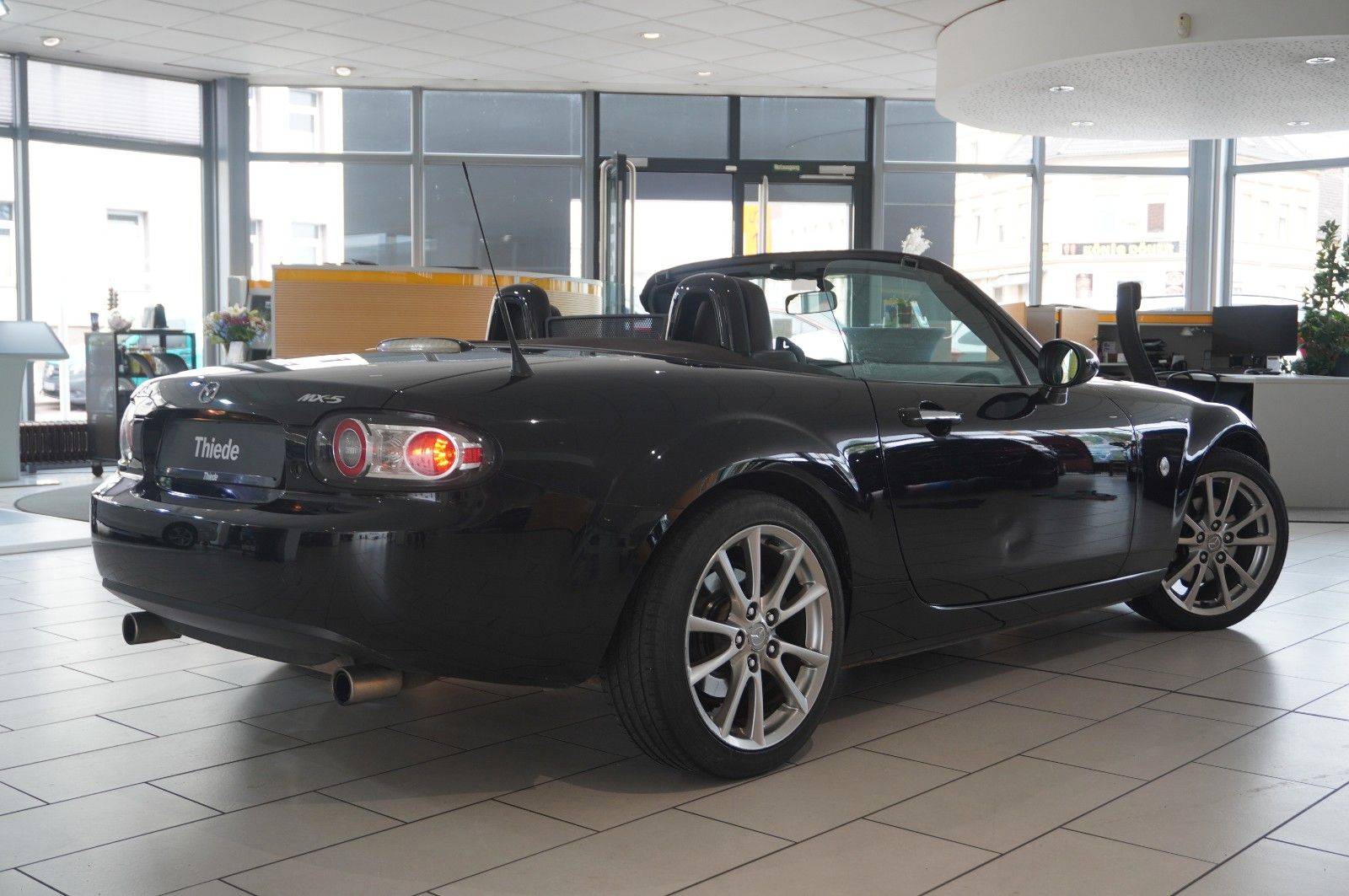 Fahrzeugabbildung Mazda MX-5 1.8 NISEKO ROADSTER SPORT/SHZ/NEBEL/MULTI.