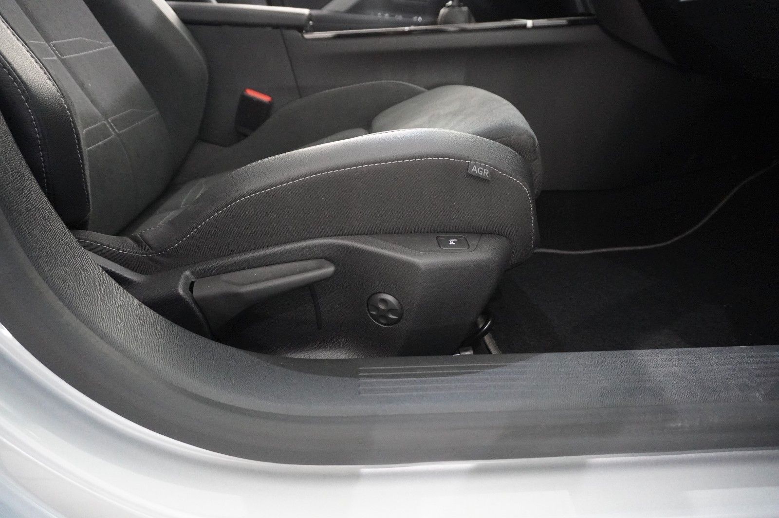 Fahrzeugabbildung Opel Astra L ST 1.2T GS SPORT NAVI/LED/360°/PANO/HUD