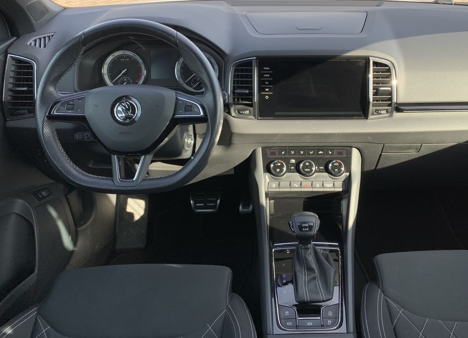Fahrzeugabbildung SKODA Karoq 2.0 TSI*Sportline*4x4*AHK*Pano*LED*Cam*