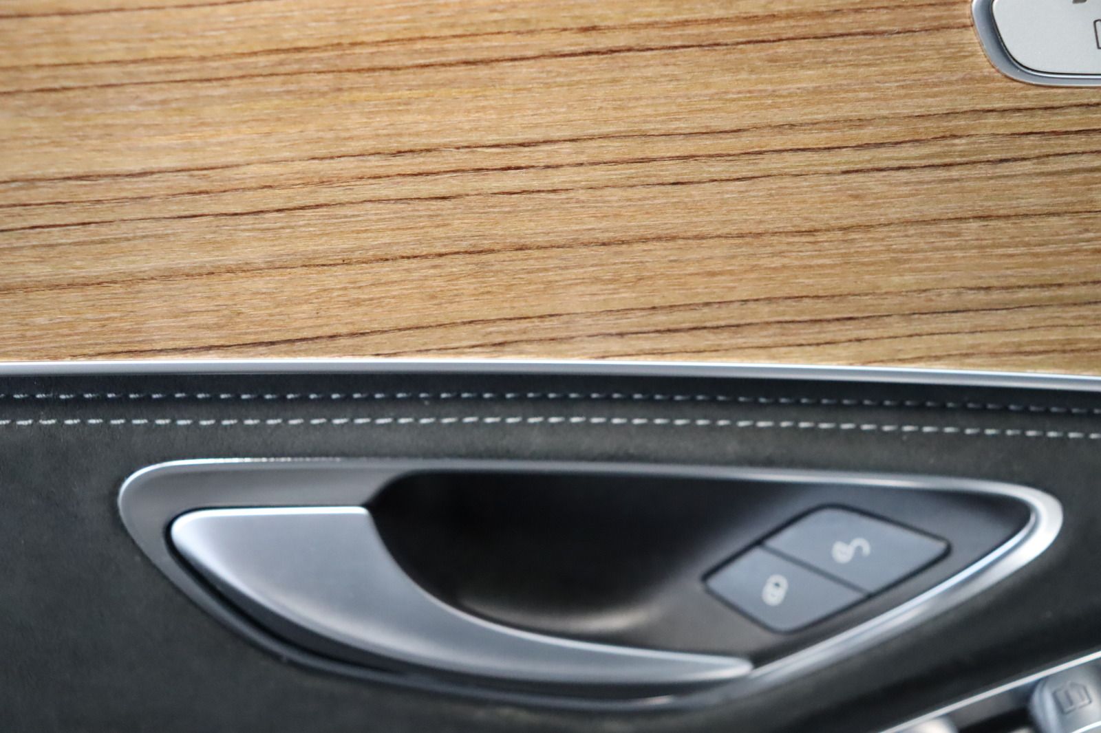 Fahrzeugabbildung Mercedes-Benz C 180 CGI Exclusive * Navi * Sitzhzg * TOP