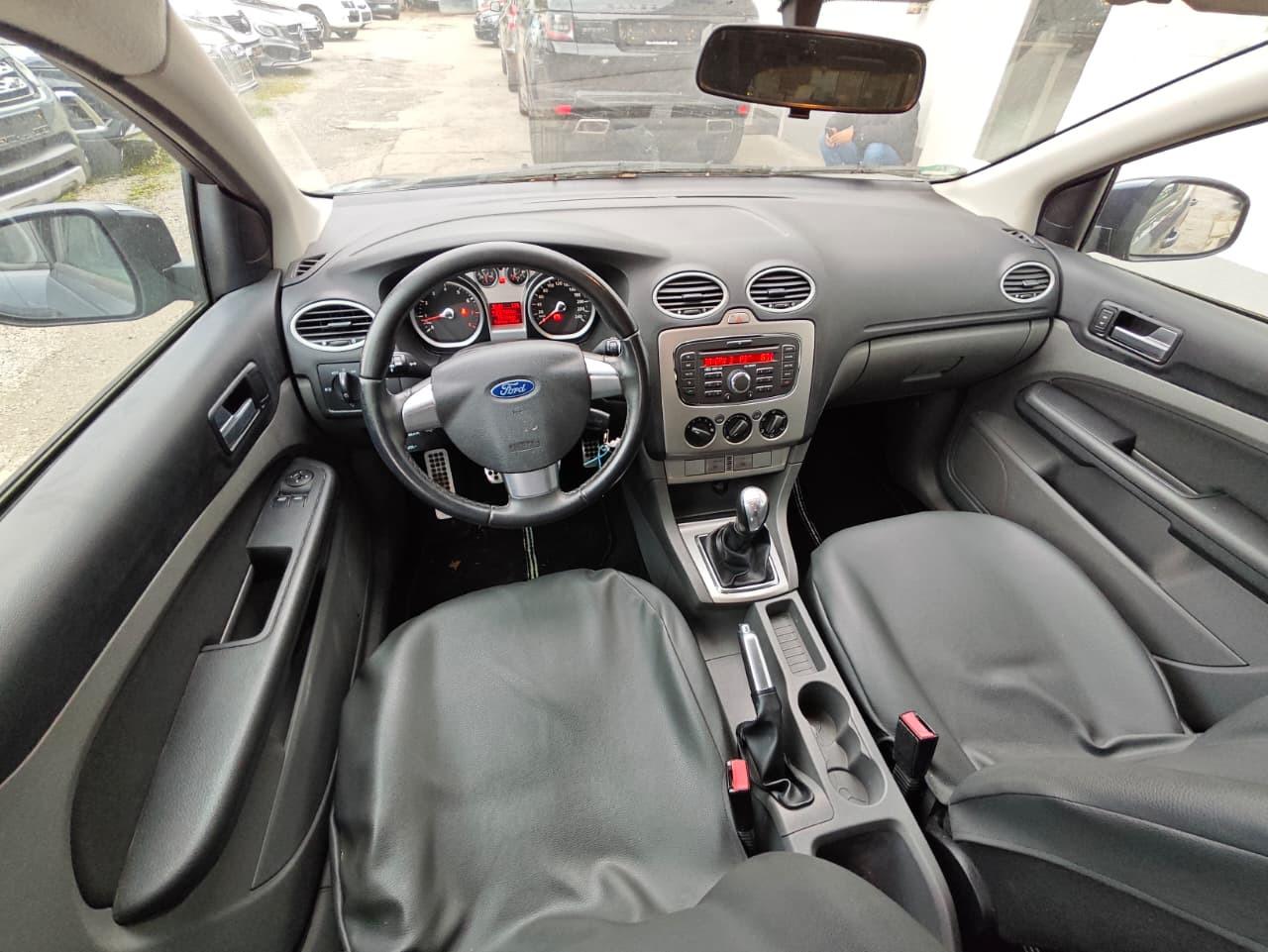 Ford Focus 2011 — photo 13