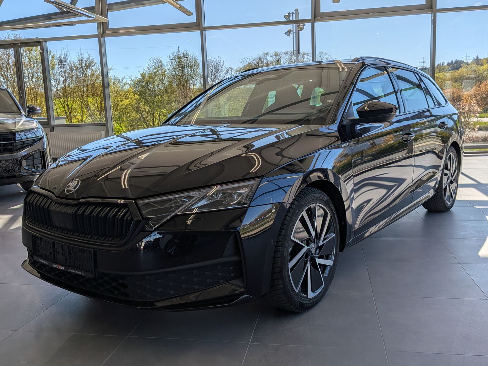 Fahrzeugabbildung SKODA Octavia 1.5 TSI Sportline Pano Matrix AHK 5J-Gar