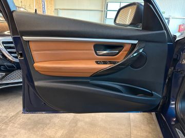 BMW 330 d Touring Luxury Line *1. Hand*Vollleder*LED