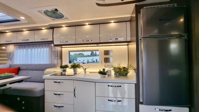 8000 RSLGX Sonderbau mit 20cm breitere Garage