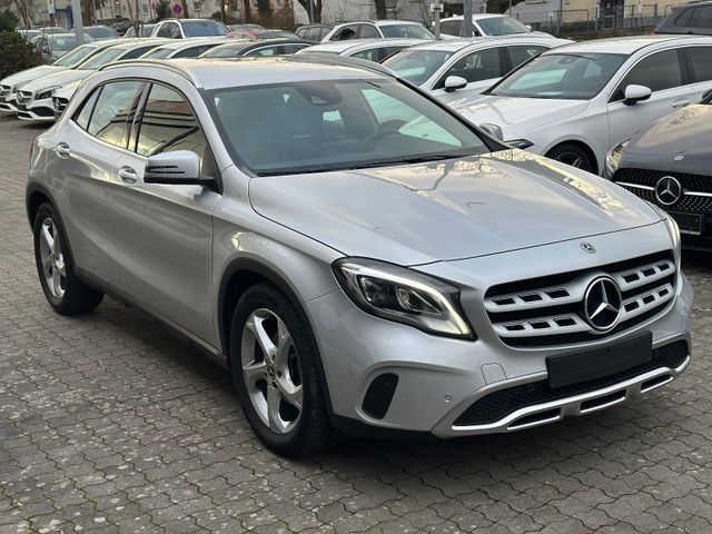 Mercedes-Benz GLA 180 Automatik  * nur 30.000km * LED / Navi *