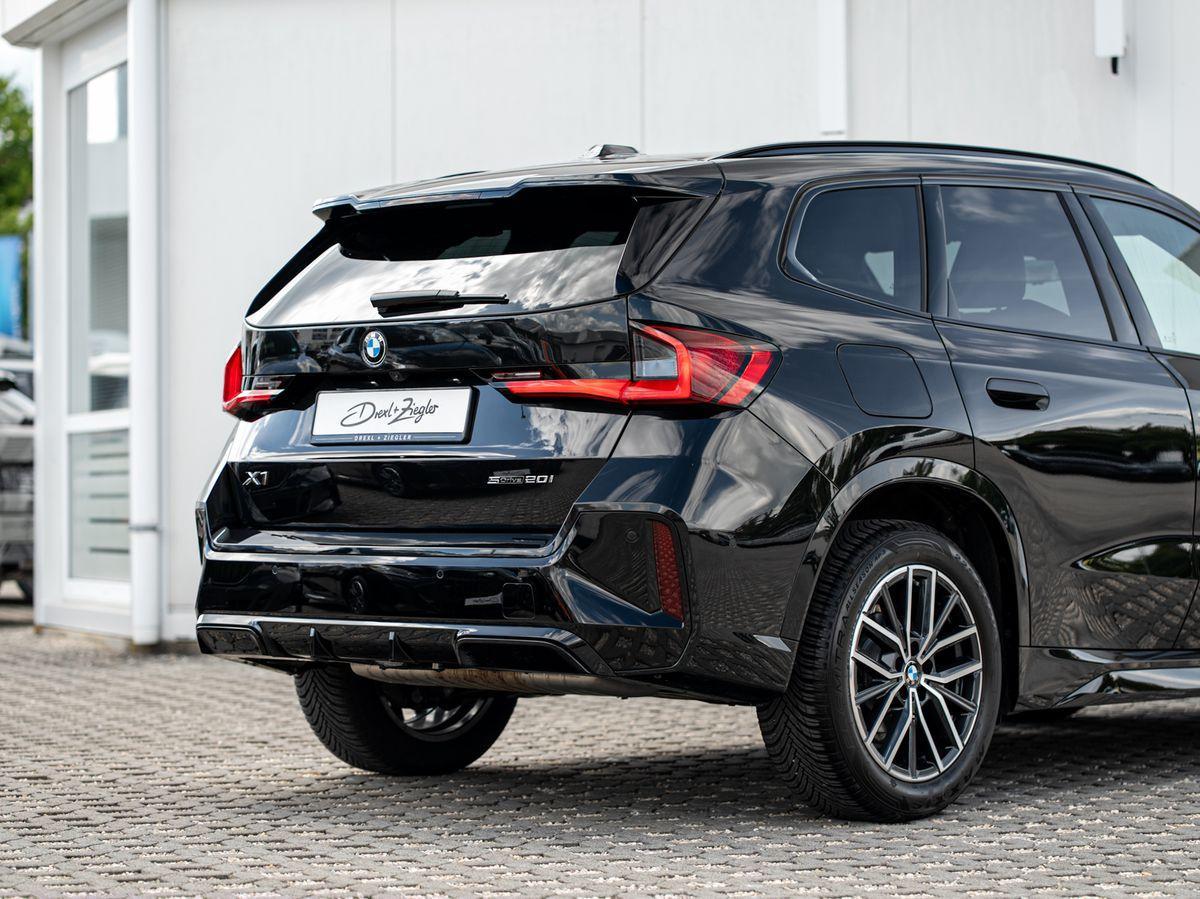BMW X1 sDrive20i M-Sport AHK PANO ACC KoZg AdLED LRH