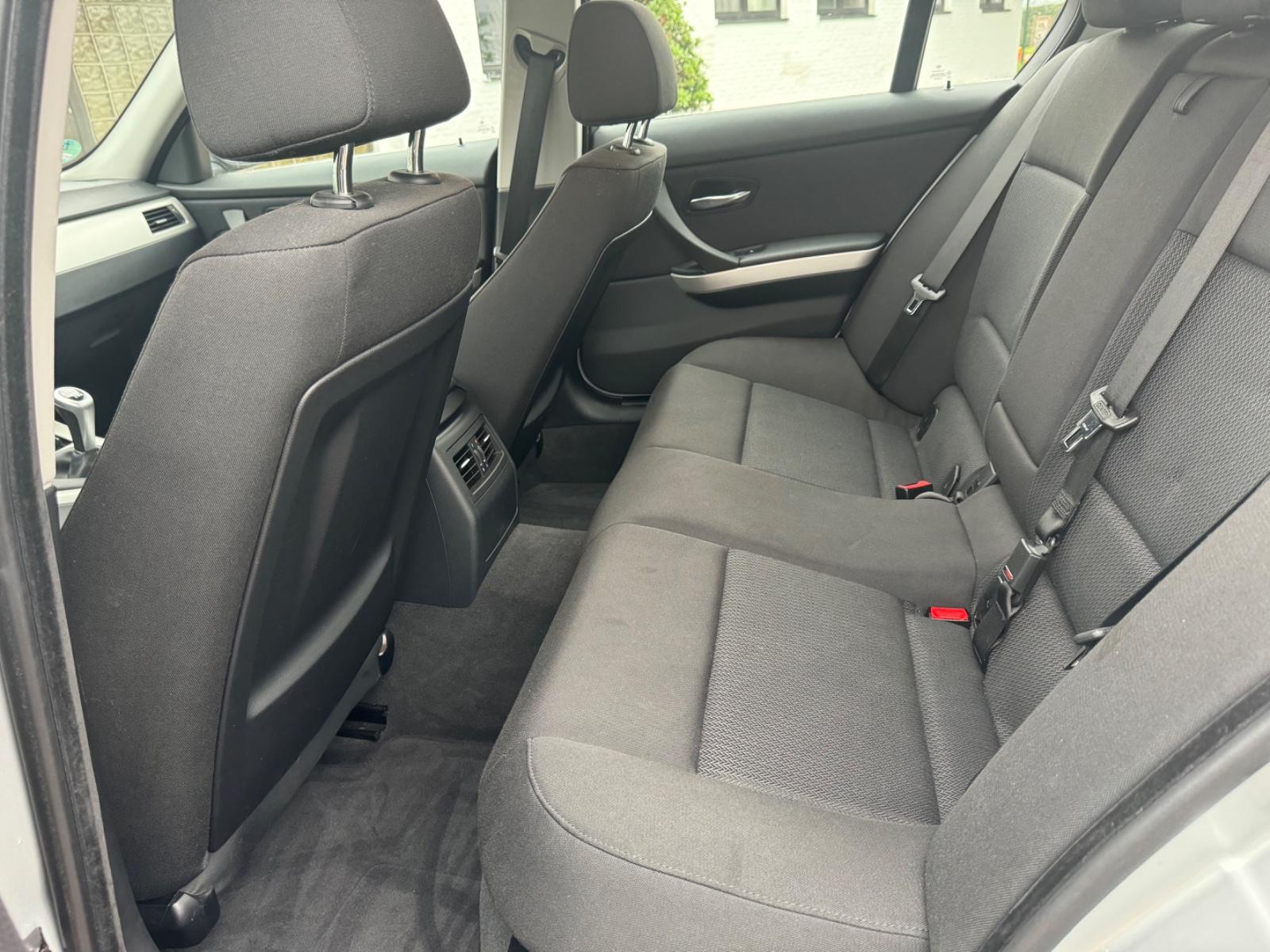 BMW 320 BMW Klima LED PDC Sportfahrwerk Euro 5