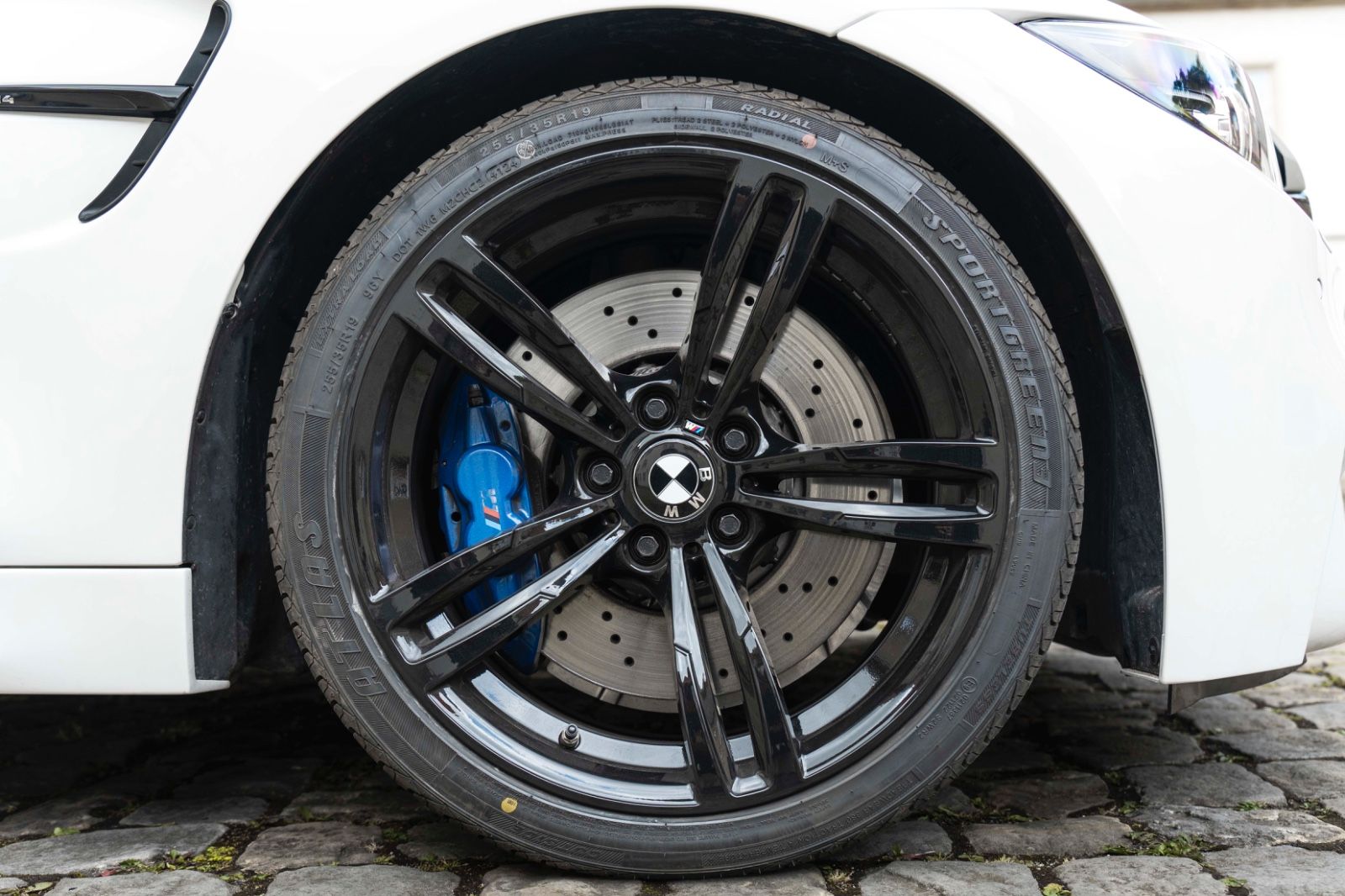 Fahrzeugabbildung BMW M4 Kabrio HUD LED KAM TOTW H&K DKG PDC CARBON