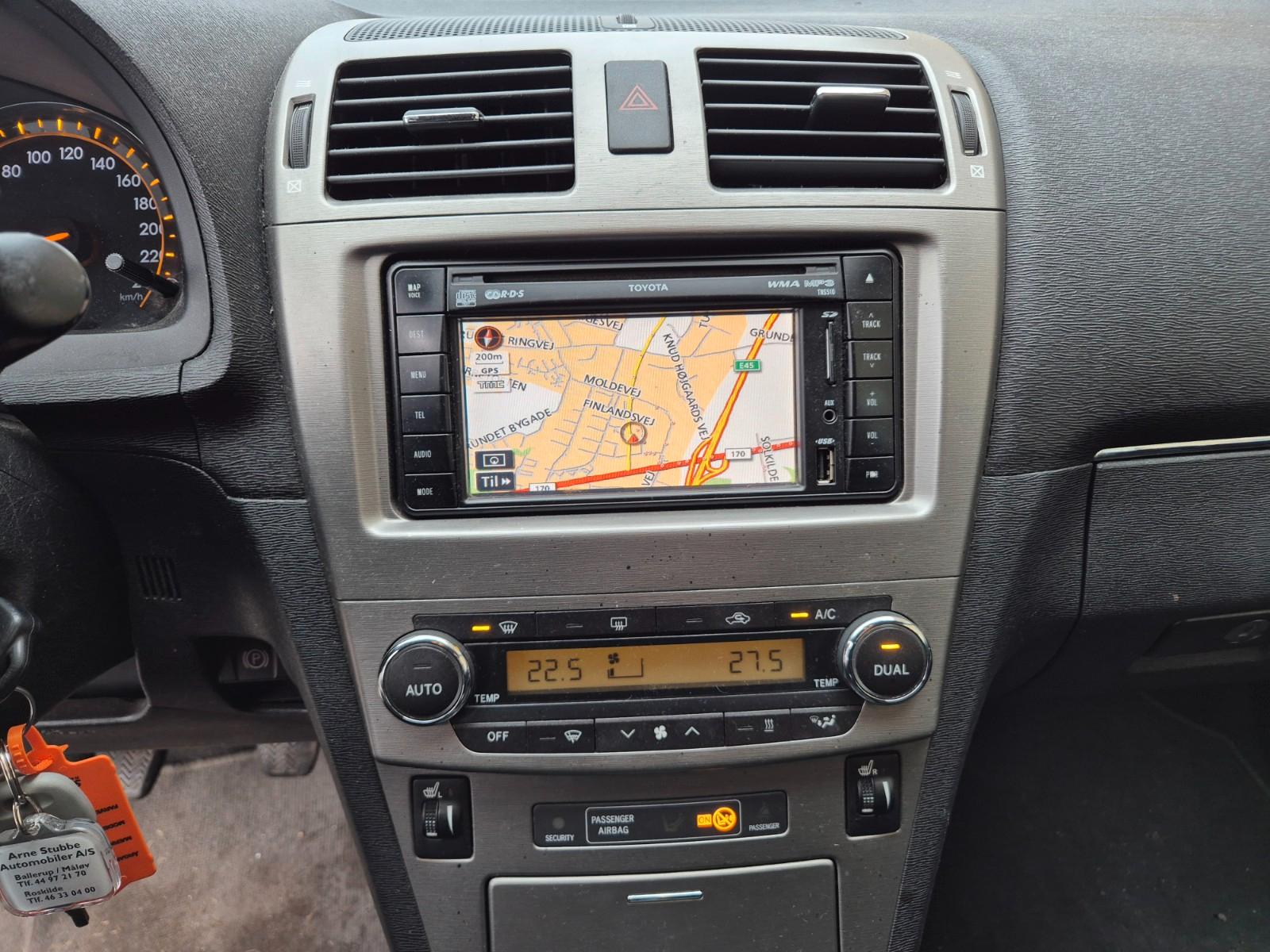 Toyota Avensis 2010 — photo 13