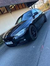 BMW 330i F30 M Sport - BMW 330 mit Benzin-Antrieb: Limousine, Automatik