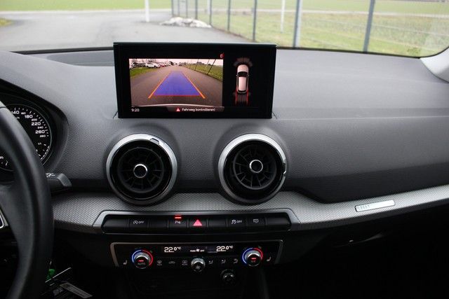 Q2 35 TFSI S line S-tronic AHK Navi