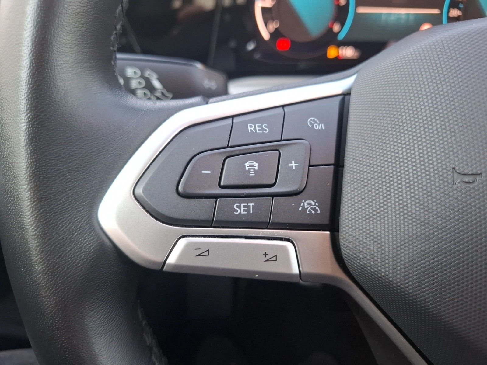 Fahrzeugabbildung Volkswagen Golf VIII Variant TDI Life LED Navi AID ACC PDC