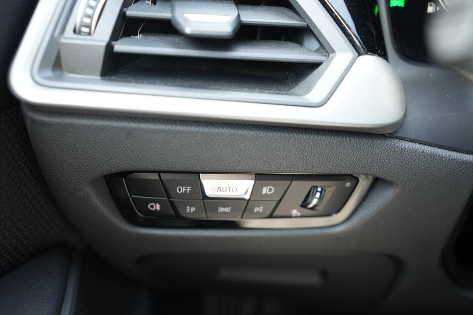 BMW 318 i Touring*ACC*AHK*LED*LIVE*DAB*, миниатюра 23