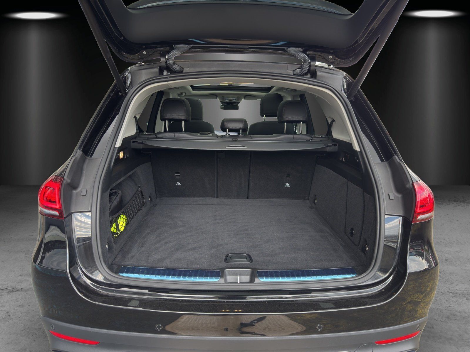 Fahrzeugabbildung Mercedes-Benz GLE300d 4M AMG int DISTRO Pano AHK Trittbret HUD