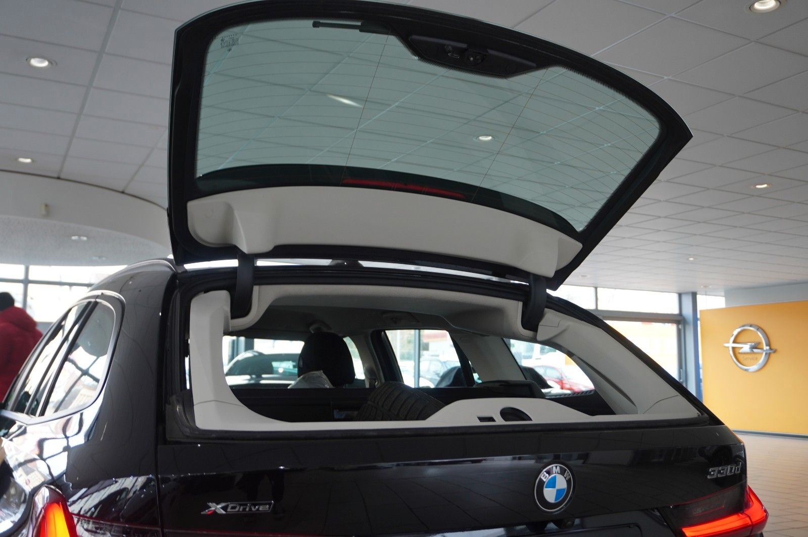 Fahrzeugabbildung BMW 330D TOURING X-DRIVE NAVI/LED/KAMERA/VIRT./SPORT