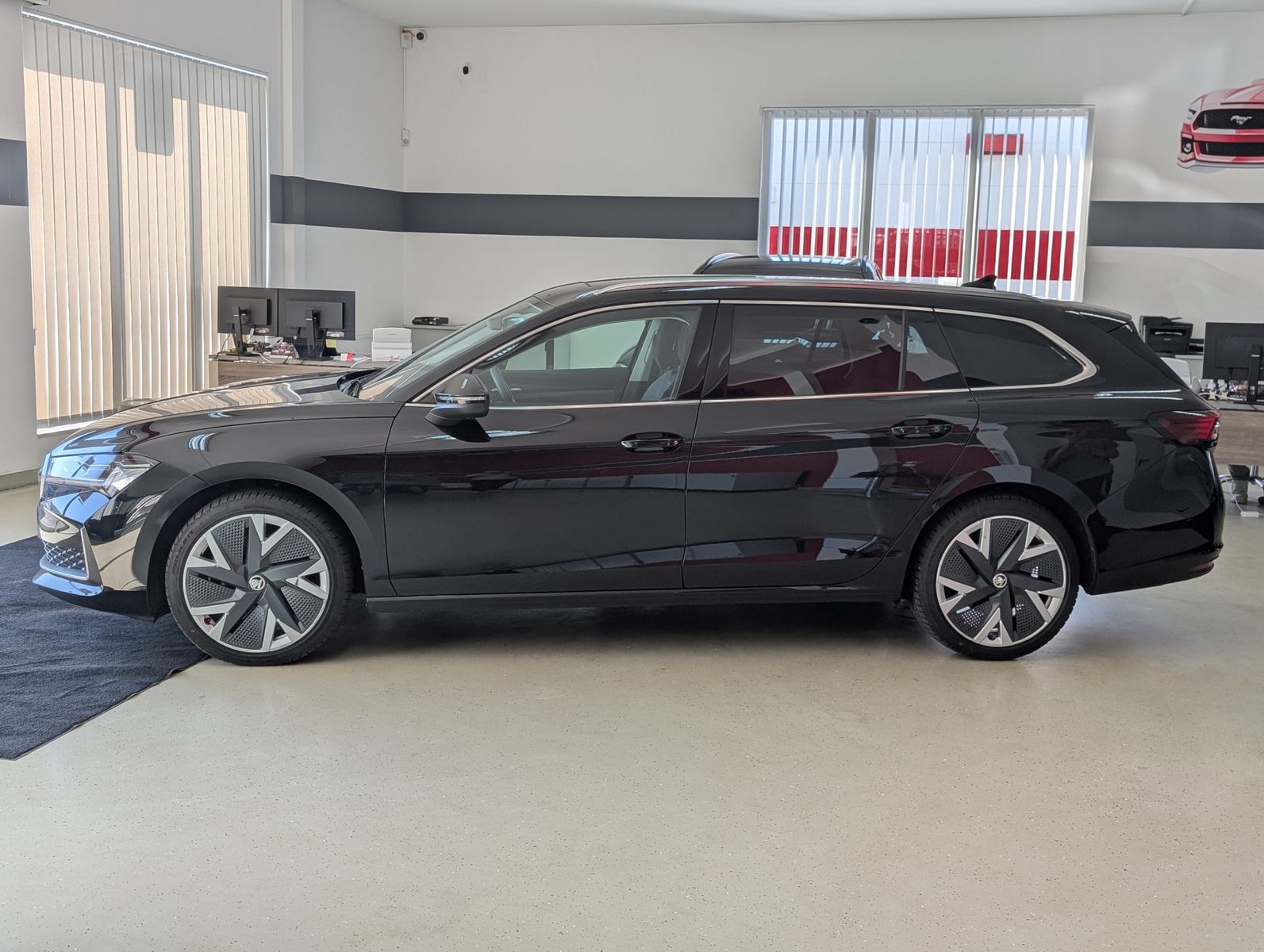 Fahrzeugabbildung SKODA Superb IV 2.0TDI DSG 4x4 MATRIX ACC NEUES MODELL