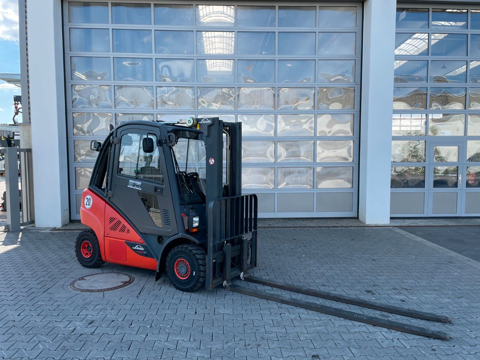 Fahrzeugabbildung Linde H20D-02/600 / Triplex 4,71m / 1.918h / Diesel