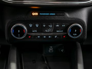 Ford Kuga 2.5 Duratec Titanium Digitales Cockpit