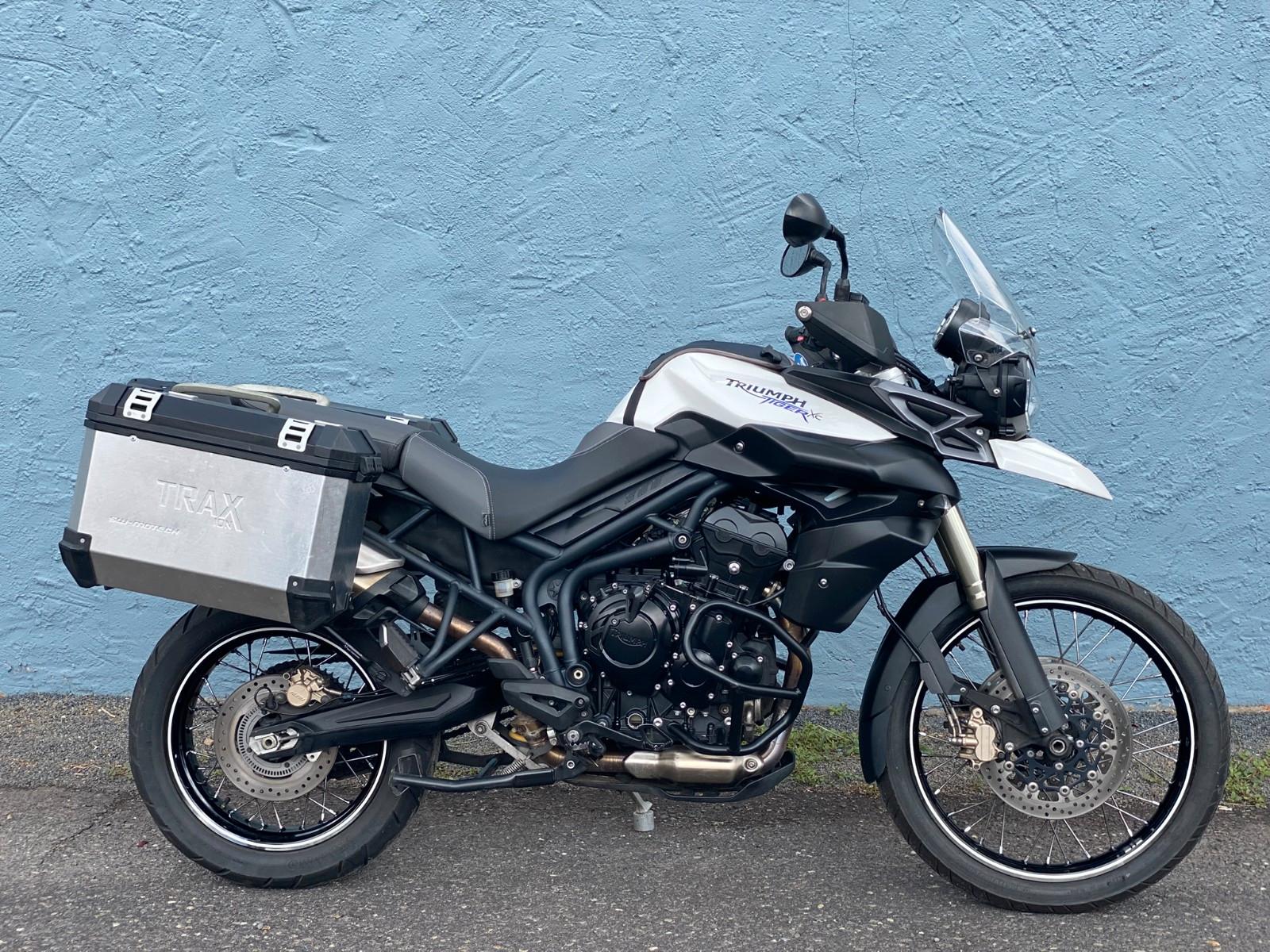 Triumph TIGER 800 XC MIT SW-MOTECH ALU-KOFFER