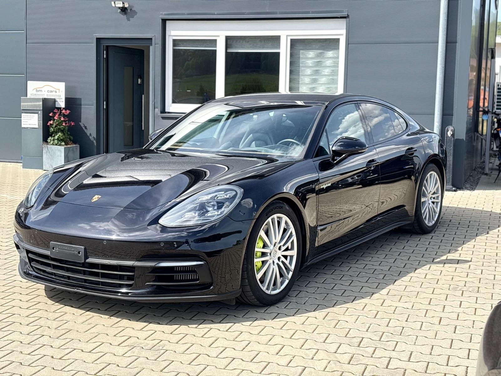 Porsche Panamera 4 E-Hybrid (Armaturenbrettleder gelöst)