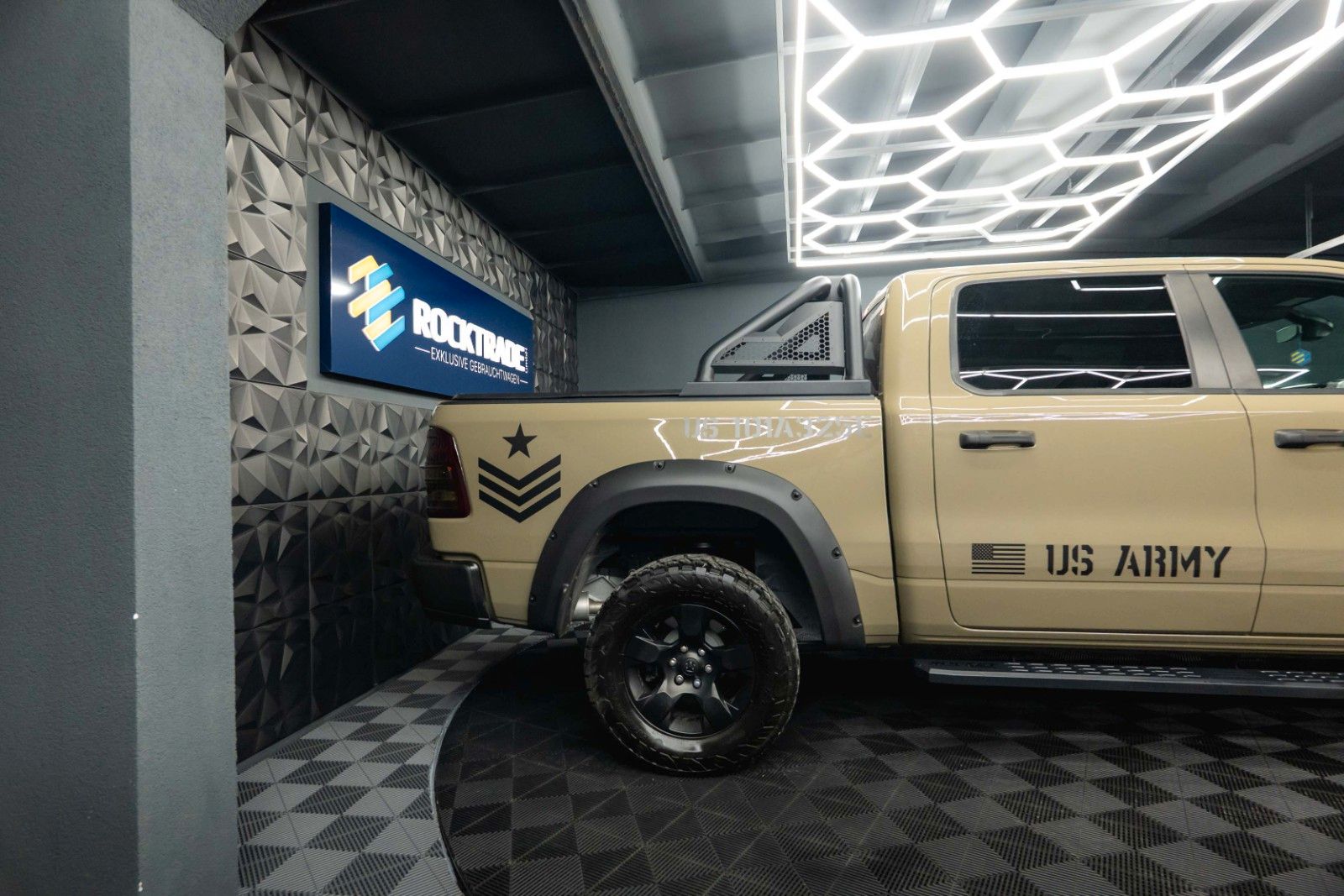 Fahrzeugabbildung Dodge RAM 5.7 V8 HEMI 4x4 NIGHT OFFROAD ARMY STYLE LED