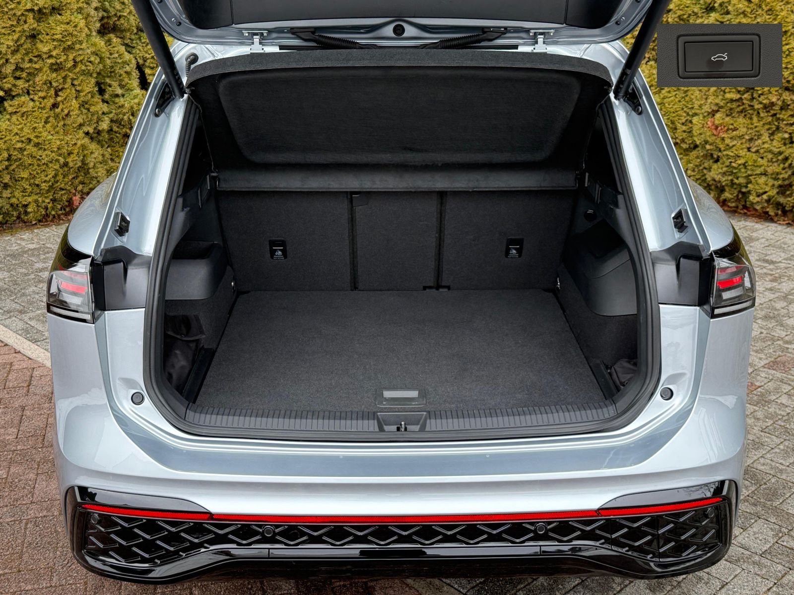 Fahrzeugabbildung Volkswagen Tiguan 2.0TSI DSG 4M R-Line MATRIX+PANO+AHK+360°