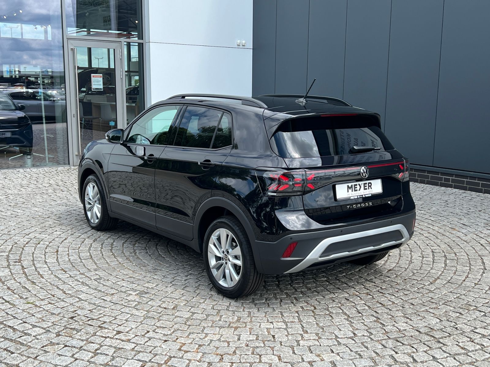 Fahrzeugabbildung Volkswagen T-Cross Life 1.5 TSI DSG *IQ.Light, Kamera, 17'-