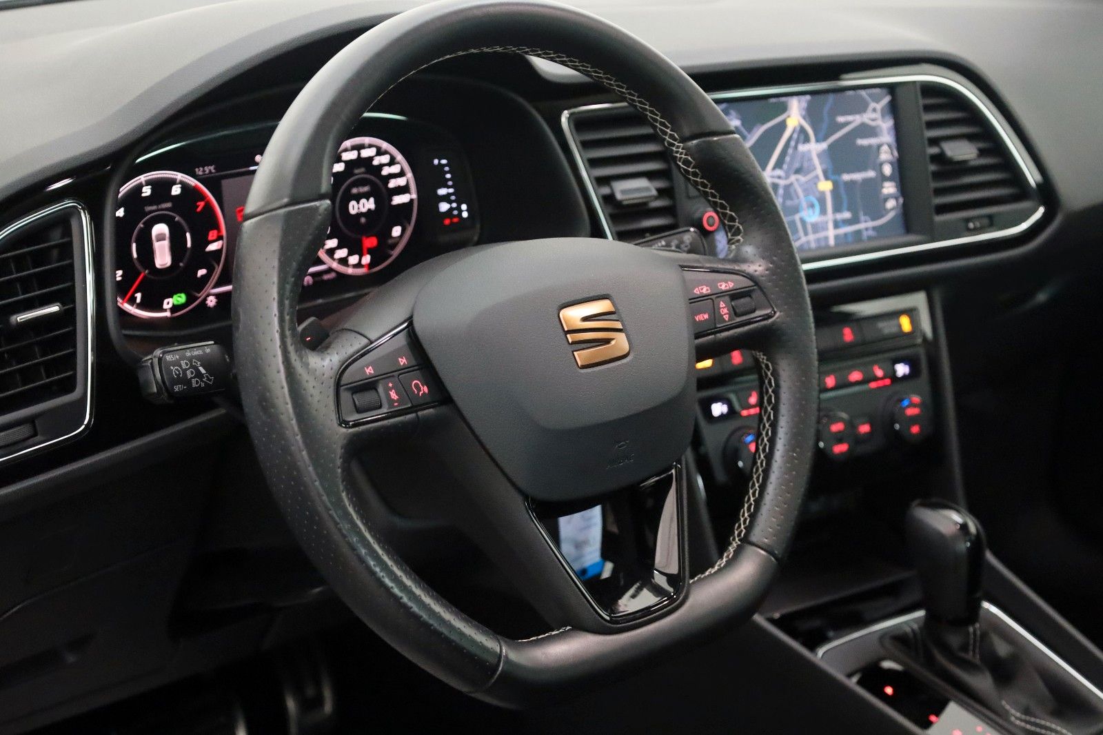 Fahrzeugabbildung SEAT Leon ST Cupra 300 4Dr.,T.Leder,Navi,Kamera,Panor