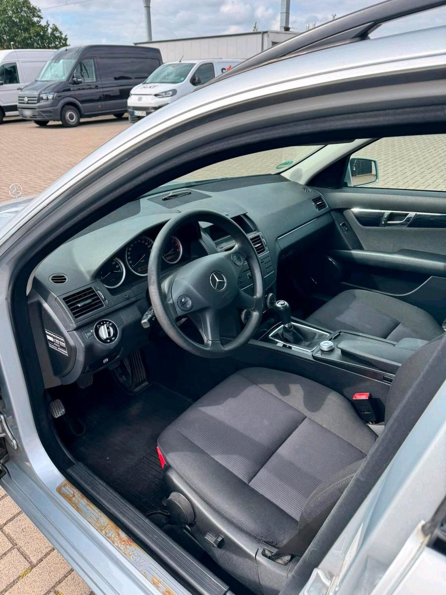 Mercedes-Benz C200 2010 — rear view
