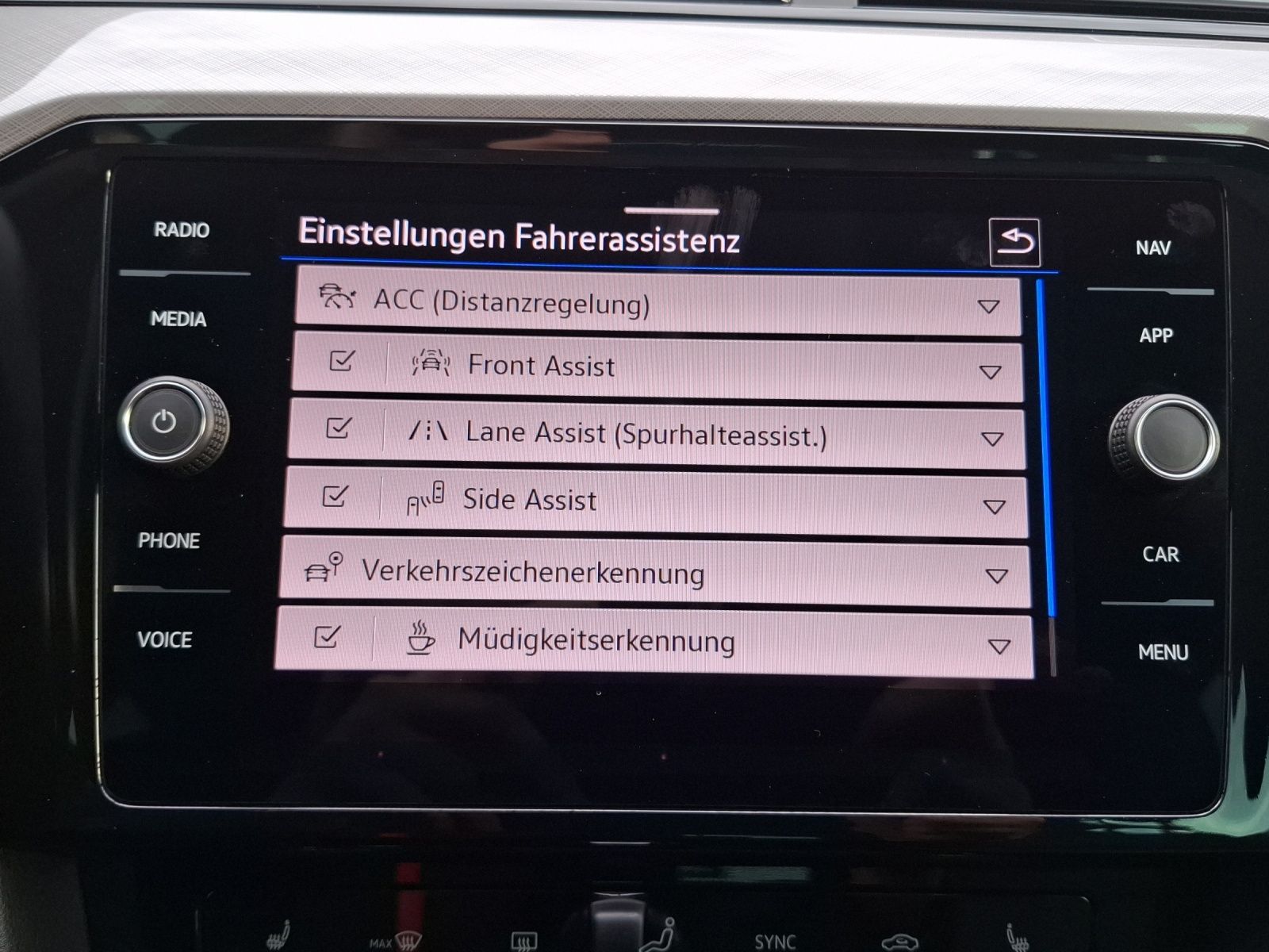 Fahrzeugabbildung Volkswagen Passat Variant TDI Business DSG Matrix Navi ACC