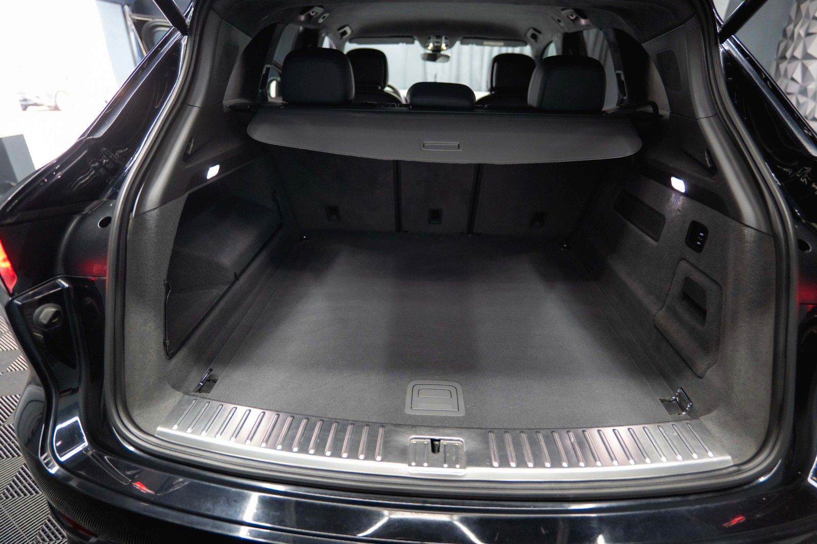 Fahrzeugabbildung Porsche Cayenne Turbo V8 Sport Chrono Black *ACC*LED*