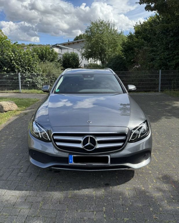 Image of Mercedes-Benz E 200