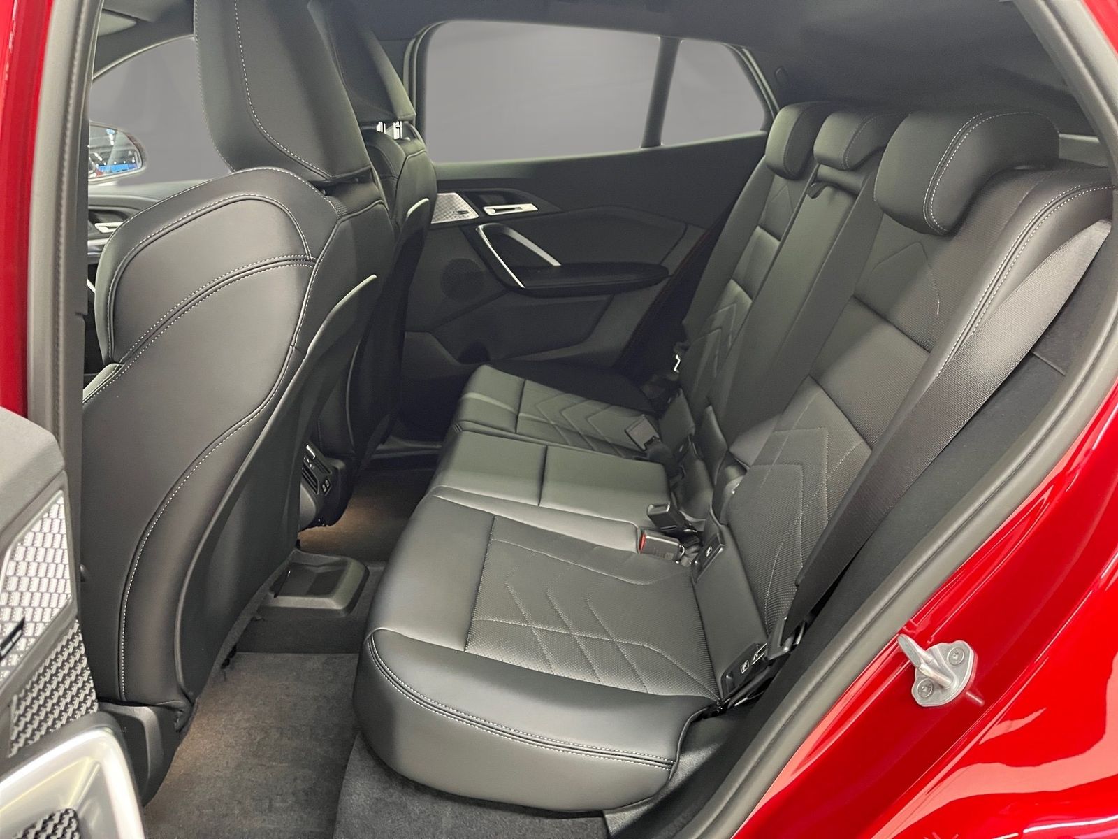 BMW iX2 - Bild 13
