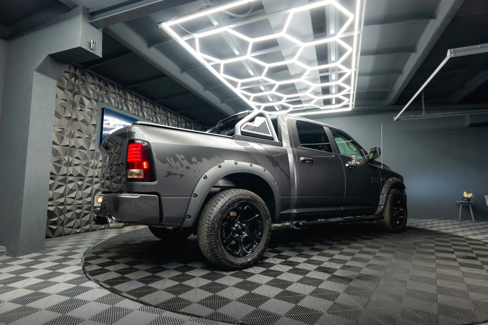 Fahrzeugabbildung Dodge RAM 5.7 V8 HEMI 4x4 Sport LARAMIE NightPaket 19%