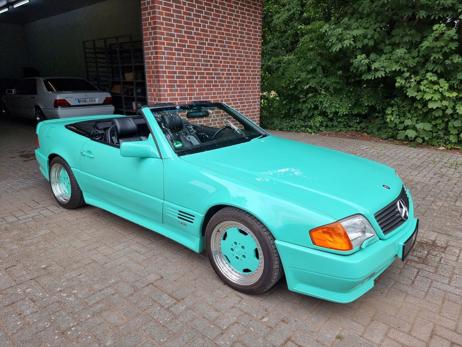 Fahrzeugabbildung Mercedes-Benz SL 600 AMG Unikat in Porsche Mint/Full Designo