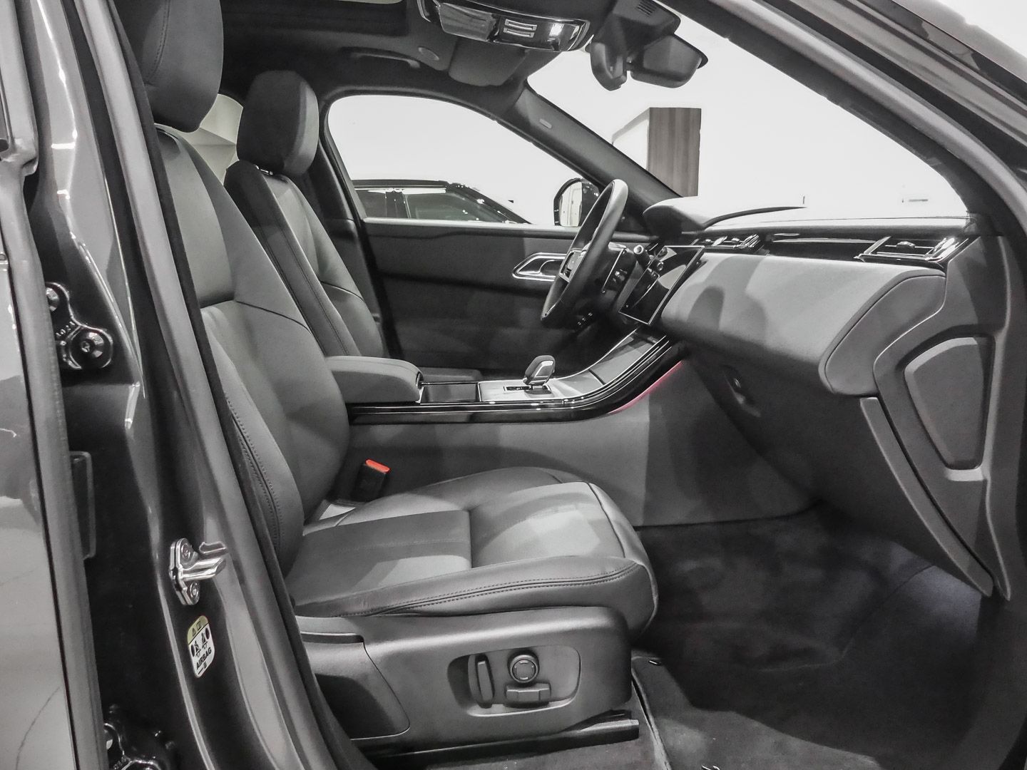 Land Rover Range Rover Velar P400e Hybrid Dynamic SE AD Led imagem 3