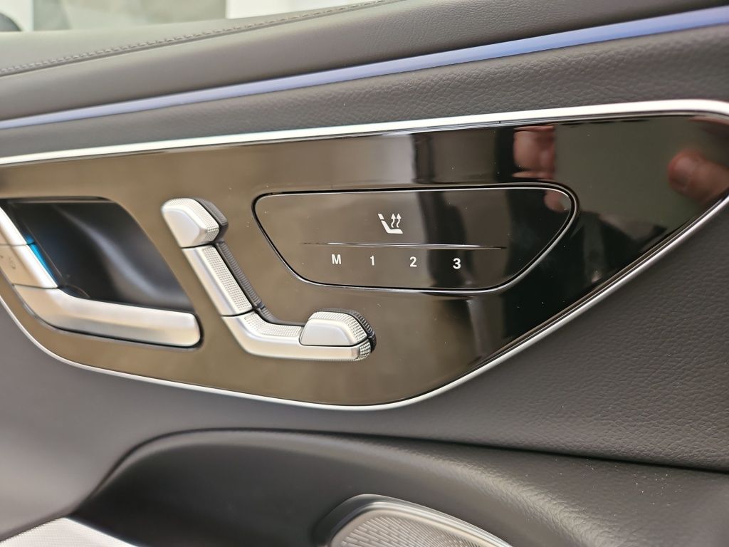 Fahrzeugabbildung Mercedes-Benz E 200 Limousine +AMG+AHK+BURMESTER+DIGITAL+20''-