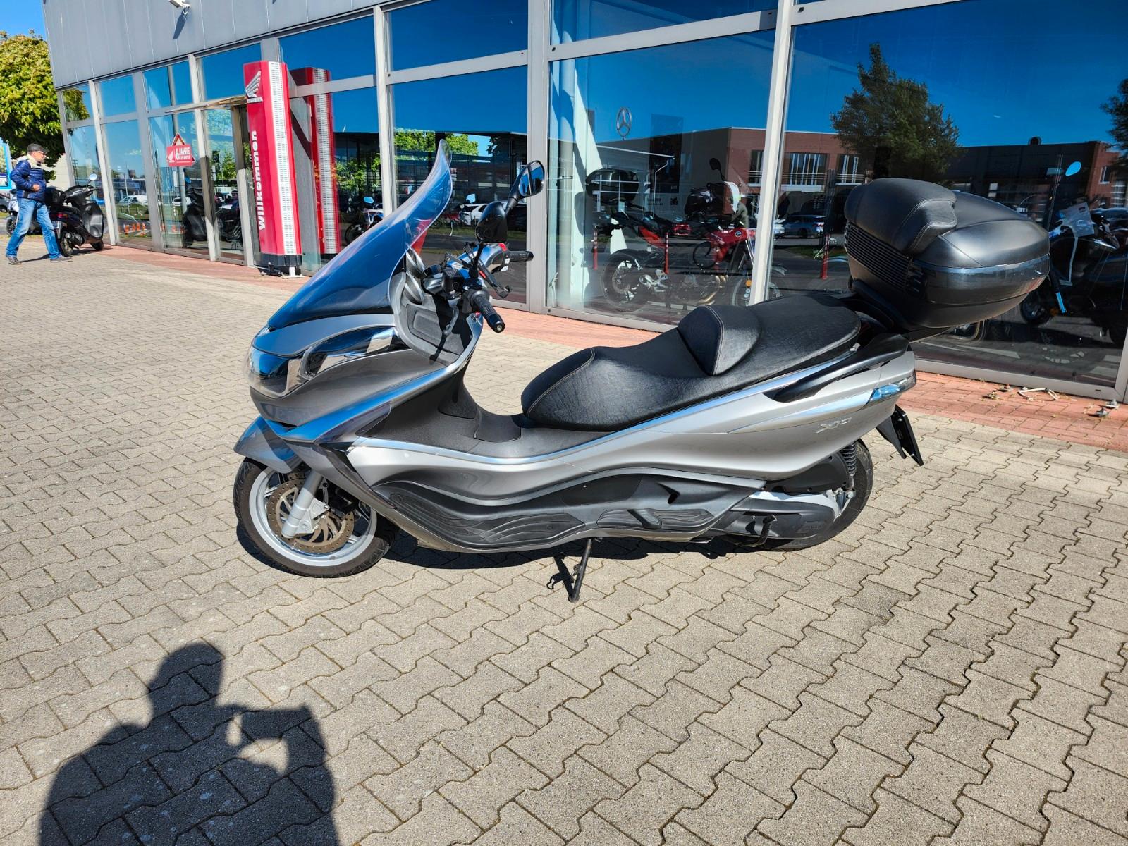 Piaggio X 10