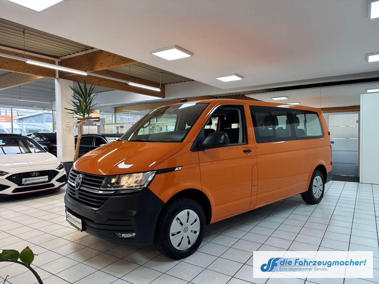 Fahrzeugabbildung Volkswagen Transporter T6.1 Kombi lang FWD DAB Notbremsass