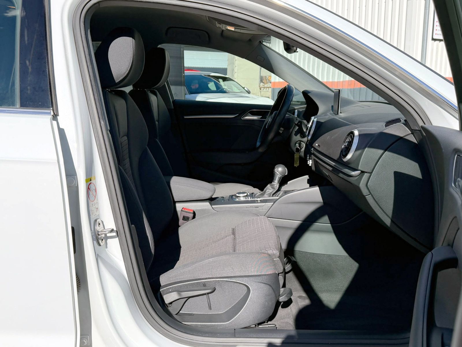 Fahrzeugabbildung Audi A3 Sportback 35TFSI S-Tronic NAV PDC TEMP SHZ