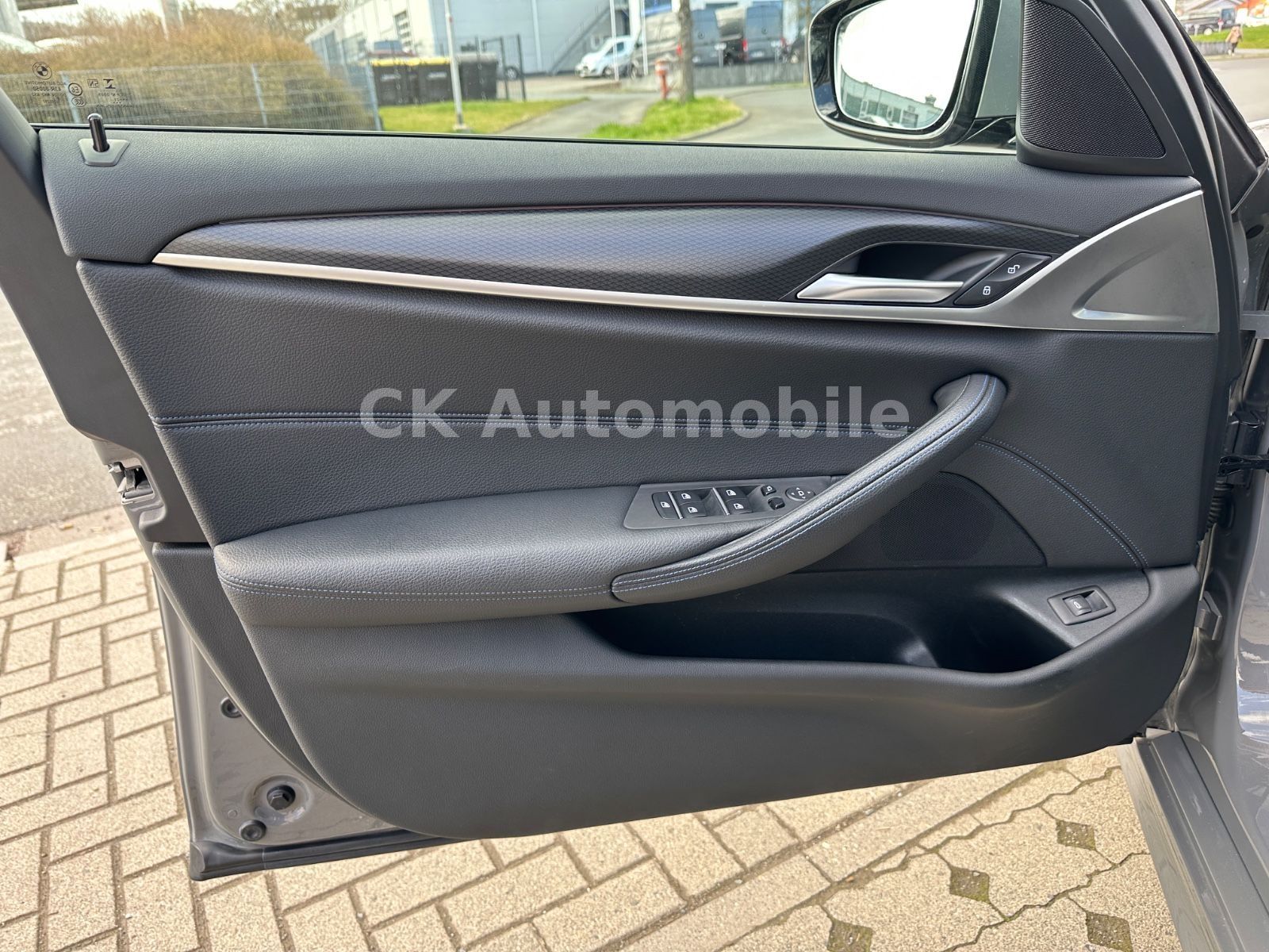Fahrzeugabbildung BMW 520d xDrive M-Sport/Navi/Head-Up/LED/ACC/Kam.